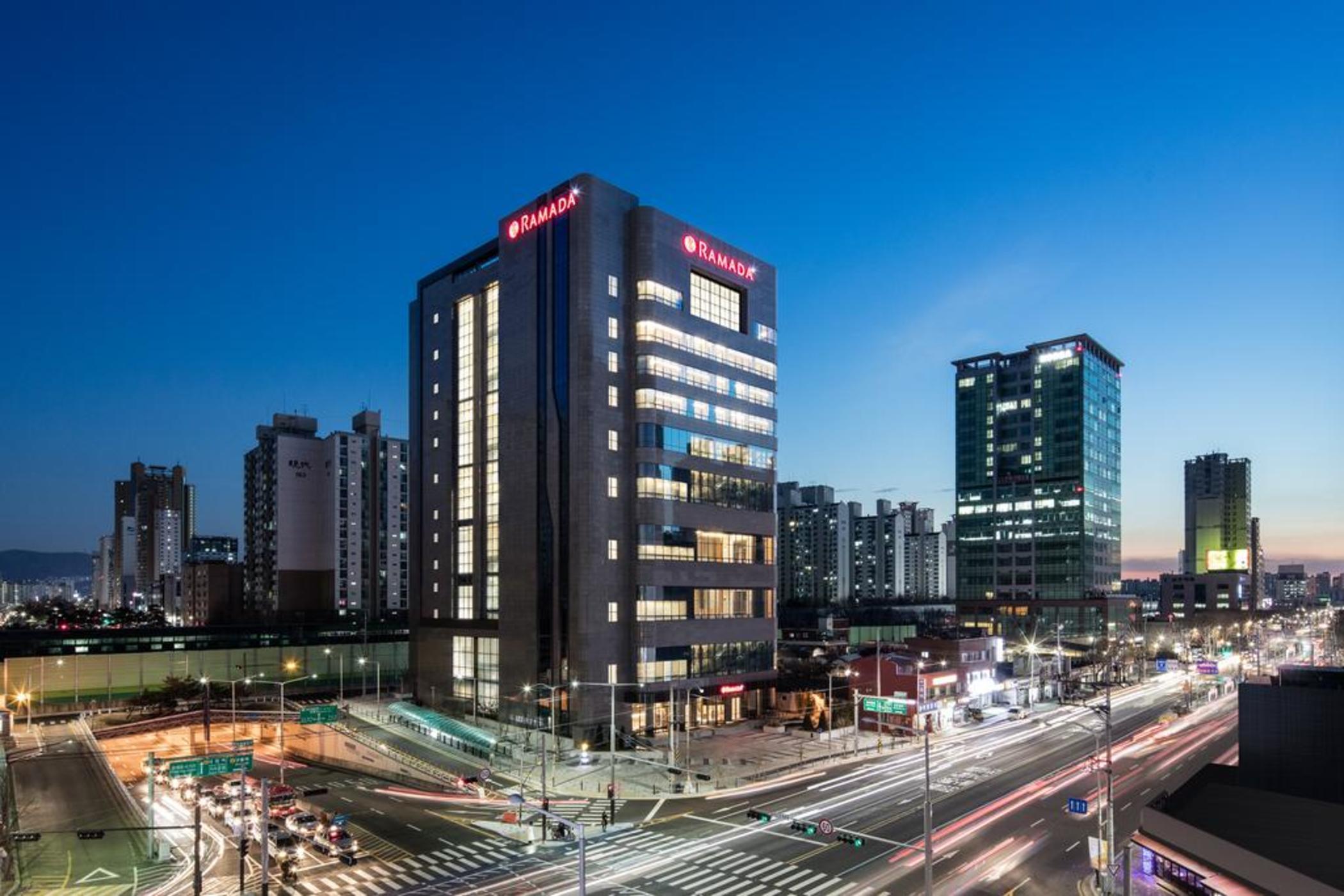 Ramada By Wyndham Seoul Sindorim Hotel Екстериор снимка